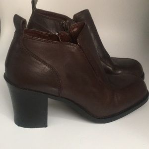 Excellent condition 90s chunky ankle boot wide heels brown 7.5 zipper wide toe